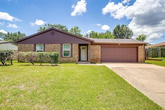 306 Hallmark Dr, Arlington, TX 76011