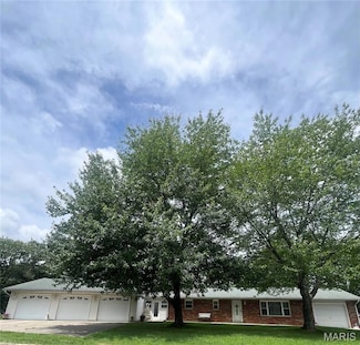 109 Echo Ln, Bethalto, IL 62010