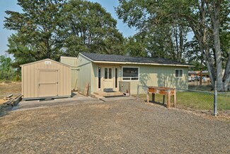 750 Ayres Rd, Eagle Point, OR 97524