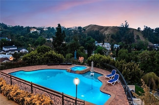 22470 Sueno Rd, Woodland Hills, CA 91364