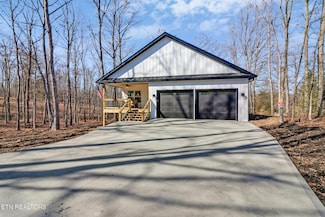 565 Grassland Rd, Crossville, TN 38572