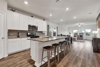 202 Grapefruit Rd, Hutto, TX 78634