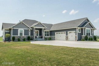 1415 Misty Ln, Cumming, IA 50061