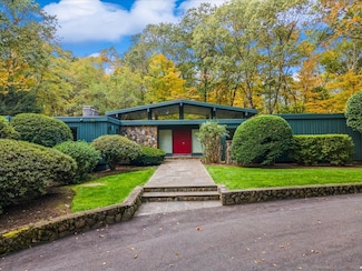 100 E Common Rd, Easton, CT 06612