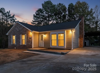 4926 Harri Ann Dr, Charlotte, NC 28227