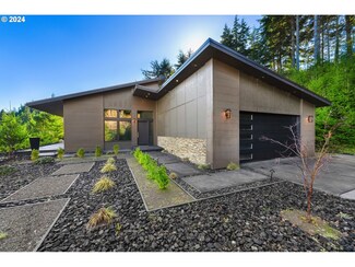 2277 Forest Hills Dr, Coos Bay, OR 97420