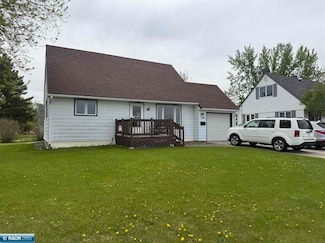 334 Hampshire Dr, Hoyt Lakes, MN 55750
