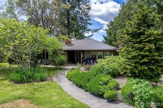 280 Dolphin Bay Rd, Eastsound, WA 98245