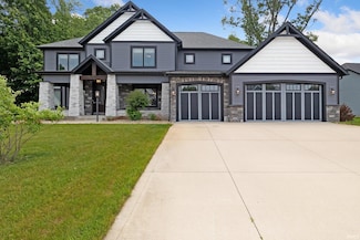 51680 Salem Meadows Dr, Granger, IN 46530