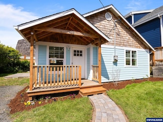 433 NW Hurbert St, Newport, OR 97365