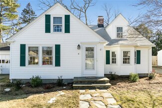 43 Kenton Ave, Rumford, RI 02916