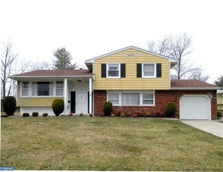 27 Suburban Blvd, Delran, NJ 08075