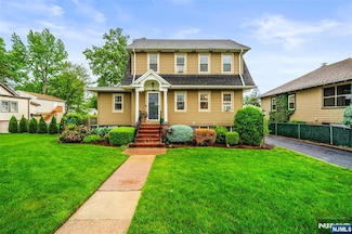 125 Hickory Ave, Bergenfield, NJ 07621