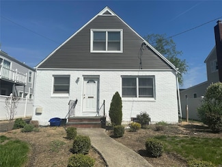 3017 Harding St, Oceanside, NY 11572