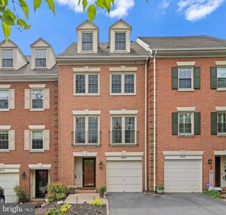 5117 Skyline Village Ct, Alexandria, VA 22302