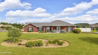 1037 Southwind Cir, Dandridge, TN 37725