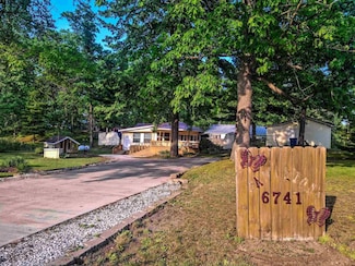 6741 Carpenter Rd, Harrison, MI 48625