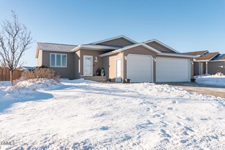4501 Chamberlain Dr, Bismarck, ND 58503