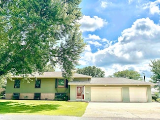 509 E Walnut St, Conrad, IA 50621
