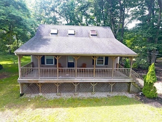 142 E Bacon St, Plainville, MA 02762