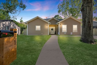 321 Briarwood Dr, Baytown, TX 77520