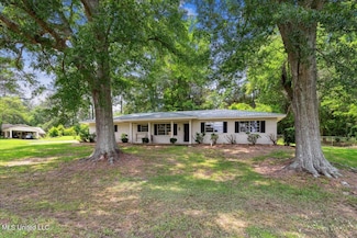 1002 Mark Dr, Mendenhall, MS 39114