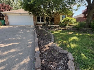809 Tyler St, Centerton, AR 72719