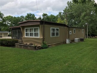 1202 E Maple St, Frankton, IN 46044