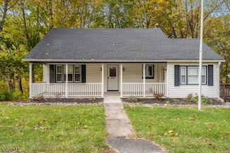 324 Tunnel Rd, Asbury, NJ 08802