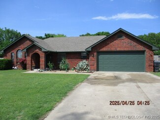 61 Cedar Ln, Ardmore, OK 73401