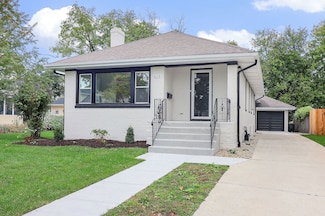 610 Pleasant Ave, Glen Ellyn, IL 60137