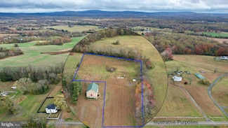 7035 Leeds Manor Rd, Marshall, VA 20115
