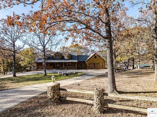 30611 Stonehaven Dr, Warsaw, MO 65355