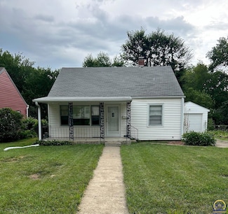 1112 SW Cambridge Ave, Topeka, KS 66604