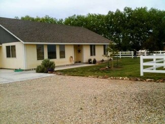 5761 Stagecoach Ln, Homedale, ID 83628