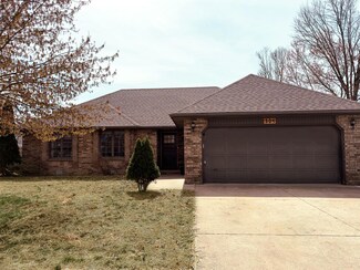 304 W Aven Ave, Nixa, MO 65714