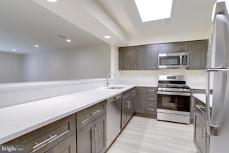 3729B Madison Ln, Falls Church, VA 22041