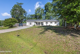 302 Richelieu Rd, Wilmington, NC 28412