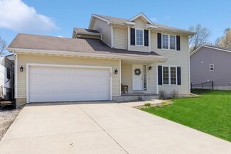 704 N Kenwood Blvd, Indianola, IA 50125