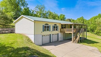 2710 Barth Rd, Belpre, OH 45714