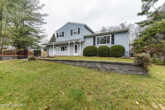 9 Kingsley Ave, Gansevoort, NY 12831