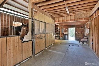 5970 Maxwelton Rd, Clinton, WA 98236