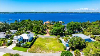 932 SE Riverside Dr, Stuart, FL 34994