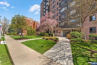 90 Prospect Ave Unit 9E, Hackensack, NJ 07601