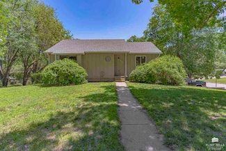 724 Dehoff Dr, Manhattan, KS 66502