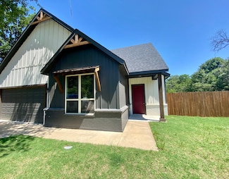 1600 Willow Wood Dr, Azle, TX 76020