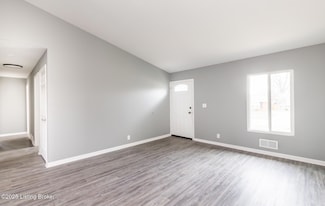 2401 Woodmont Dr, Louisville, KY 40220