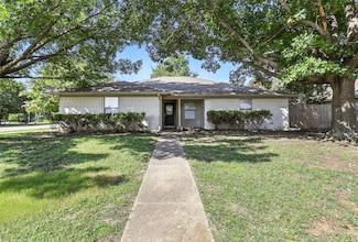 801 NW James Cir, Burleson, TX 76028