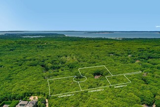 8 Woody Ct, Water Mill, NY 11976