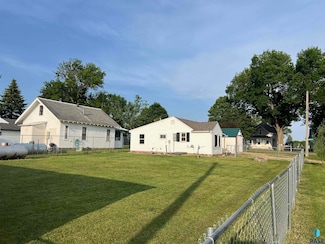 222 Central Ave, Kenneth, MN 56147